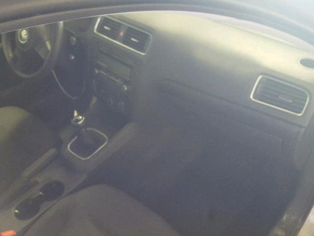 3VW1K7AJ3BM329660 - 2011 VOLKSWAGEN JETTA BASE Արծաթագույն լուսանկար 5