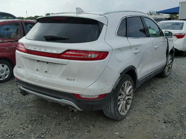 5LMCJ3C95HUL03410 - 2017 LINCOLN MKC RESERV WHITE photo 4