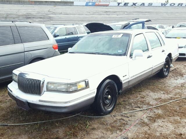 1LNLM82WXVY698929 - 1997 LINCOLN TOWN CAR WHITE photo 2