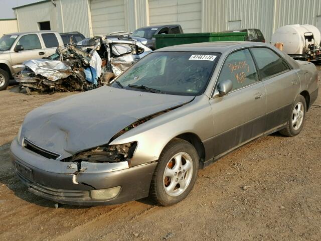 JT8BF28G3W0101187 - 1998 LEXUS ES 300 GRAY photo 2