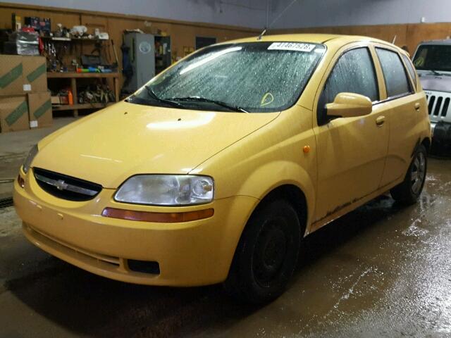 KL1TJ62624B269293 - 2004 CHEVROLET AVEO LS YELLOW photo 2