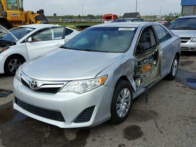 4T1BF1FKXDU255285 - 2013 TOYOTA CAMRY L SILVER photo 2