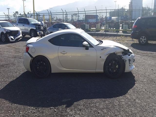 JF1ZNAA14H9700137 - 2017 TOYOTA 86 WHITE photo 9