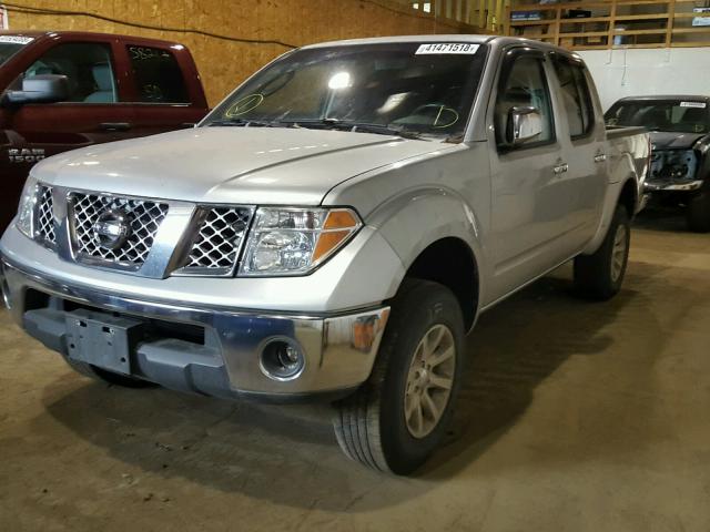1N6AD07WX5C443231 - 2005 NISSAN FRONTIER C SILVER photo 2