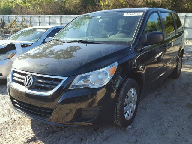 2V4RW4DG6BR642631 - 2011 VOLKSWAGEN ROUTAN S Schwarz Foto 2