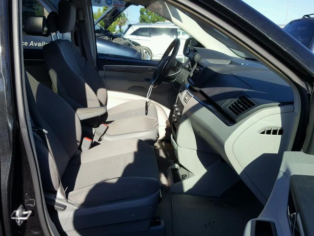 2V4RW4DG6BR642631 - 2011 VOLKSWAGEN ROUTAN S Schwarz Foto 5