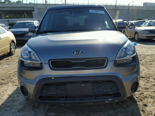 KNDJT2A50D7635573 - 2013 KIA SOUL GRAY photo 9