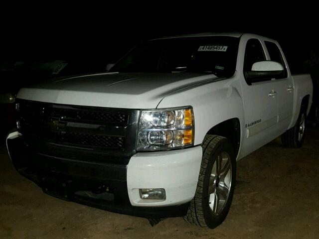 3GCEC13058G185409 - 2008 CHEVROLET SILVERADO WHITE photo 2