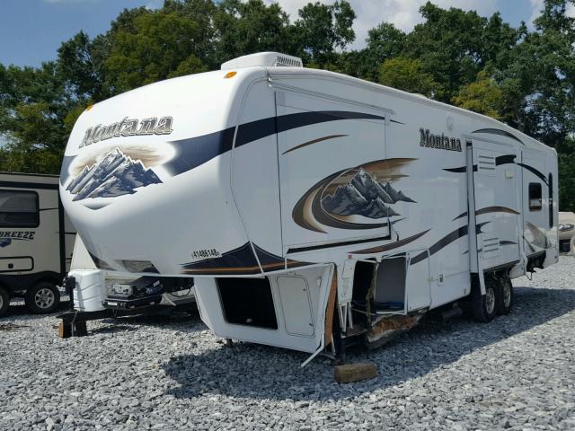 4YDF34520A4700577 - 2010 KEYSTONE MONTANA WHITE photo 2