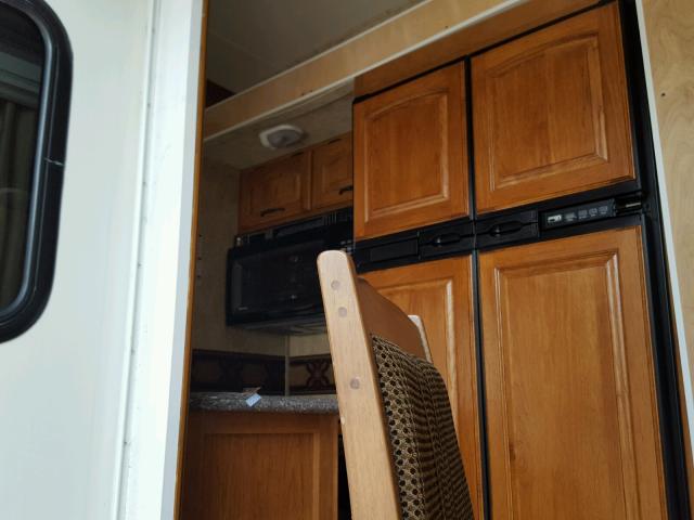 4YDF34520A4700577 - 2010 KEYSTONE MONTANA WHITE photo 6