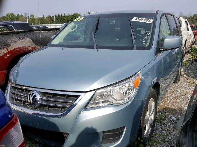 2V8HW341X9R595601 - 2009 VOLKSWAGEN ROUTAN SE BLUE photo 2