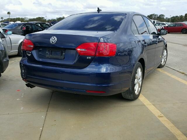 3VWD07AJ1EM432695 - 2014 VOLKSWAGEN JETTA SE BLUE photo 4