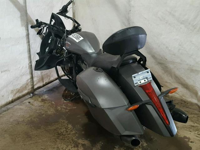 5VPDB36N7E3030877 - 2014 VICTORY MOTORCYCLES CROSS COUN GRAY photo 3