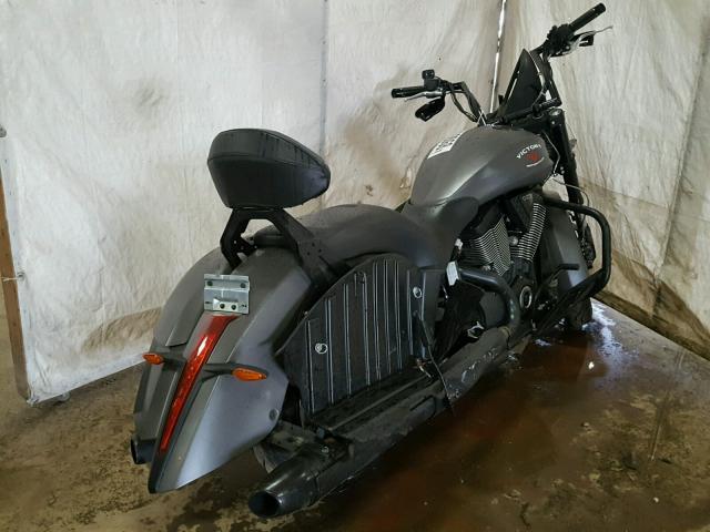 5VPDB36N7E3030877 - 2014 VICTORY MOTORCYCLES CROSS COUN GRAY photo 4