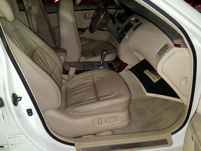 KMHFC46F68A251806 - 2008 HYUNDAI AZERA SE WHITE photo 5