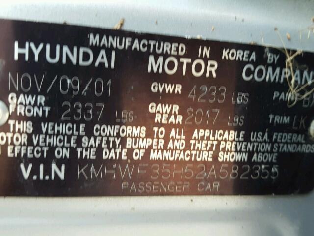 KMHWF35H52A582355 - 2002 HYUNDAI SONATA GRAY photo 10