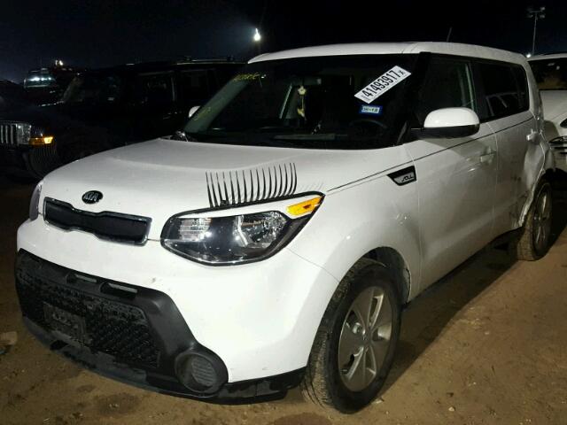 KNDJN2A22G7834824 - 2016 KIA SOUL WHITE photo 2