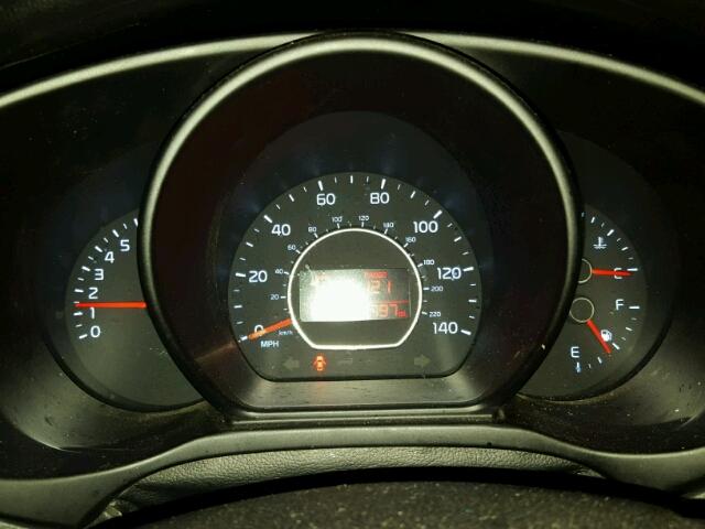 KNDJN2A22G7834824 - 2016 KIA SOUL WHITE photo 8