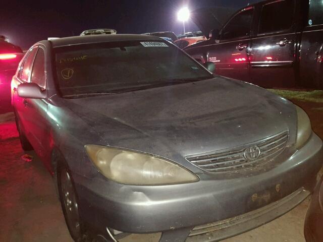 4T1BE32K05U620790 - 2005 TOYOTA CAMRY LE 银色 照片 1