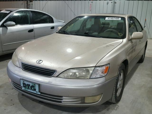 JT8BF22G1V0038386 - 1997 LEXUS ES 300 GOLD photo 2