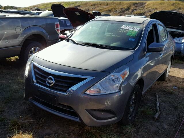 3N1CN7AP0GL894357 - 2016 NISSAN VERSA GRAY photo 2