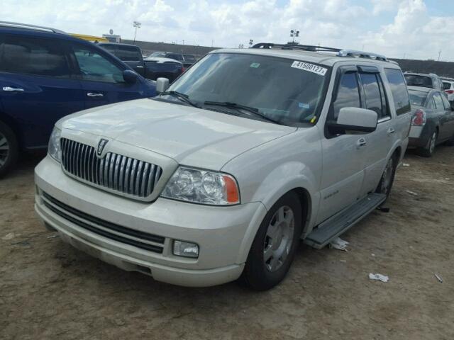 5LMFU27586LJ26800 - 2006 LINCOLN NAVIGATOR WHITE photo 2