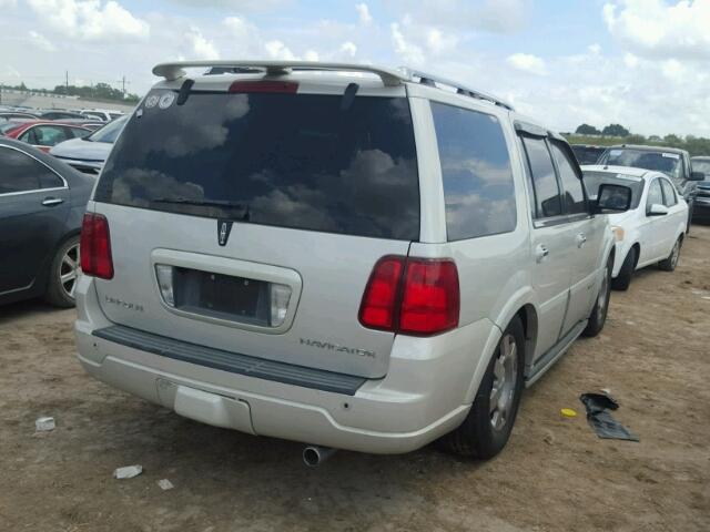 5LMFU27586LJ26800 - 2006 LINCOLN NAVIGATOR WHITE photo 4