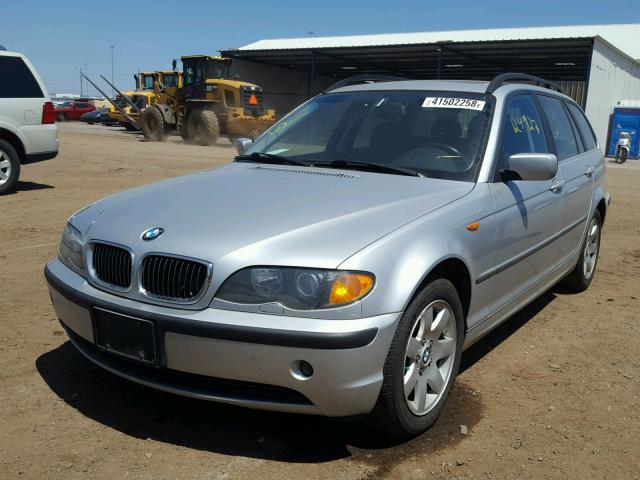 WBAEP33412PF00471 - 2002 BMW 325 XIT SILVER photo 2
