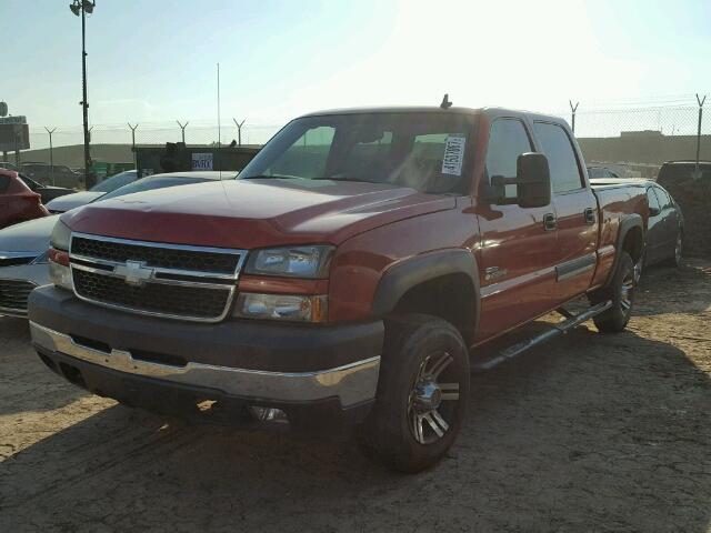 1GCHC23256F136813 - 2006 CHEVROLET SILVERADO RED photo 2