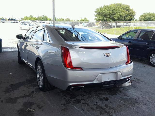 2G61M5S37J9133572 - 2018 CADILLAC XTS LUXURY SILVER photo 3