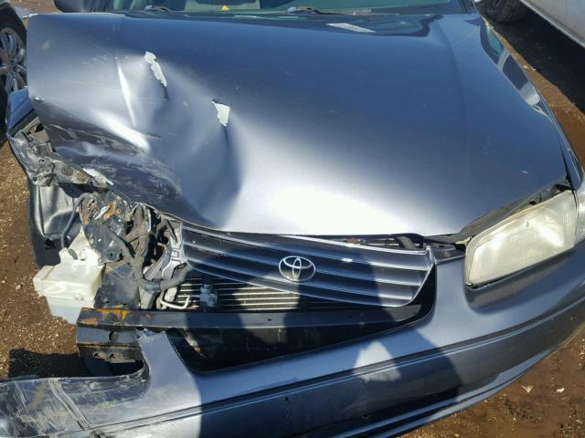 4T1BF22K9VU026416 - 1997 TOYOTA CAMRY LE A Сұр фото 7
