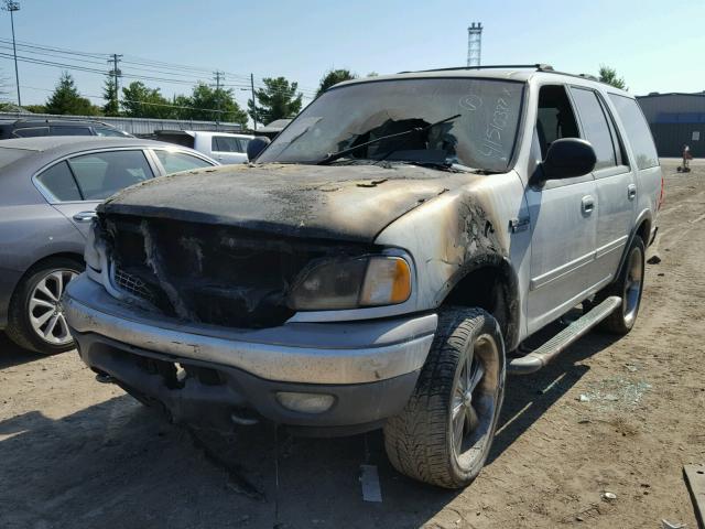 1FMPU16L52LA89636 - 2002 FORD EXPEDITION SILVER photo 2