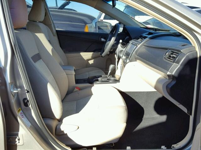 4T4BF1FK1DR304573 - 2013 TOYOTA CAMRY TAN photo 5