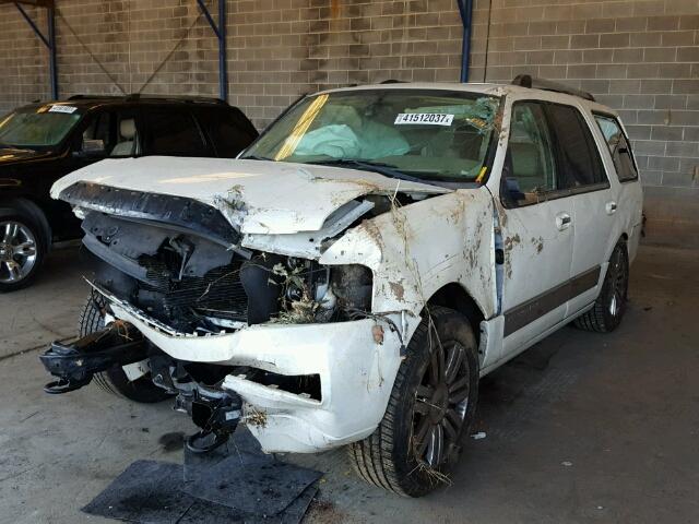 5LMFU27548LJ12220 - 2008 LINCOLN NAVIGATOR CREAM photo 2