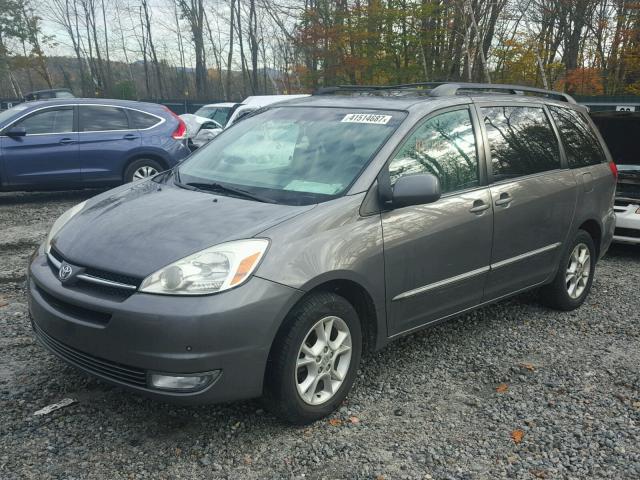 5TDBA22C55S042614 - 2005 TOYOTA SIENNA XLE GRAY photo 2