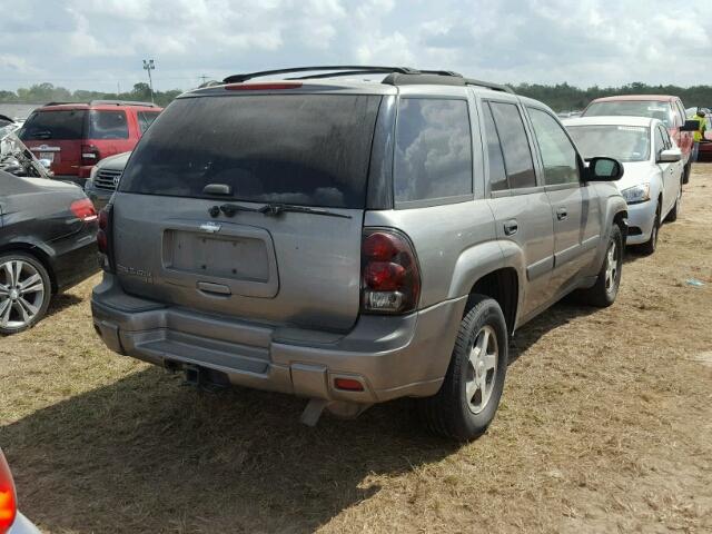 1GNDT13S152235988 - 2005 CHEVROLET TRAILBLAZE GRAY photo 4