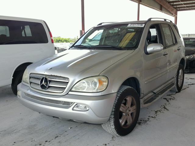 4JGAB57E35A538279 - 2005 MERCEDES-BENZ ML 350 SILVER photo 2