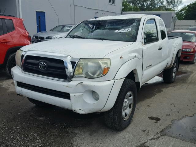 5TETU62N36Z308804 - 2006 TOYOTA TACOMA PRE WHITE photo 2