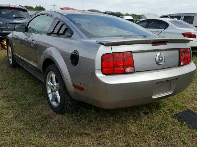 1ZVHT80N495121714 - 2009 FORD MUSTANG GRAY photo 3