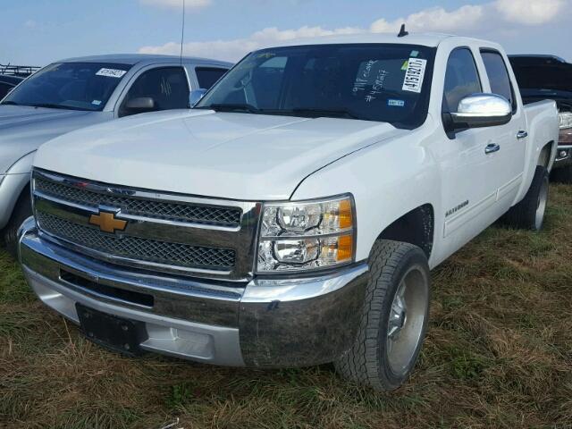 3GCPCSE02DG114108 - 2013 CHEVROLET SILVERADO WHITE photo 2