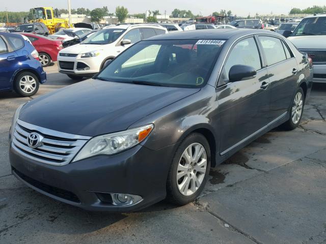 4T1BK3DB4CU447102 - 2012 TOYOTA AVALON BAS GRAY photo 2