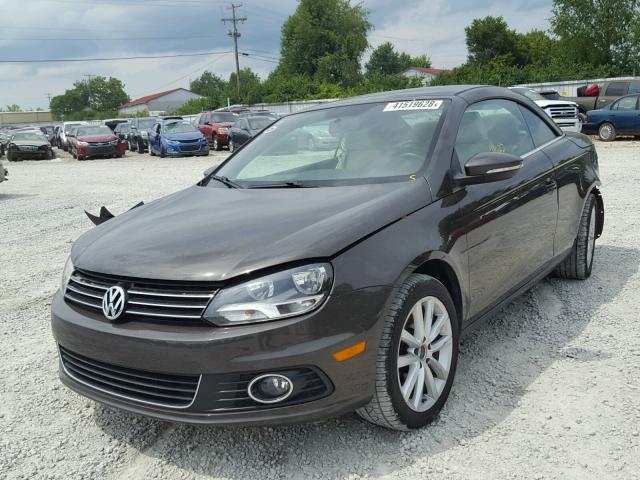 WVWBW8AH1DV000530 - 2013 VOLKSWAGEN EOS KOMFOR გრაფიტი ფოტო 2