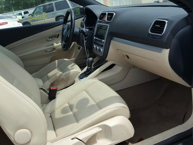 WVWBW8AH1DV000530 - 2013 VOLKSWAGEN EOS KOMFOR გრაფიტი ფოტო 5