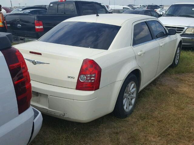 2C3KA43R08H178476 - 2008 CHRYSLER 300 WHITE photo 4