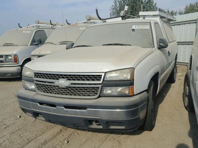 1GCEC14X46Z291570 - 2006 CHEVROLET SILVERADO WHITE photo 2