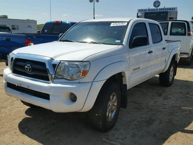 5TELU42N05Z101029 - 2005 TOYOTA TACOMA DOU WHITE photo 2