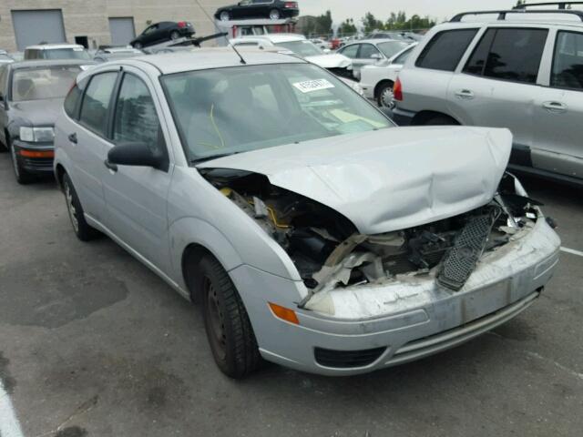 3FAHP37N45R119409 - 2005 FORD FOCUS ZX5 SILVER photo 1