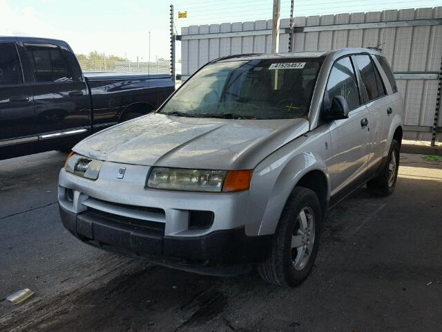 5GZCZ23D94S872702 - 2004 SATURN VUE SILVER photo 2