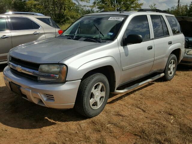 1GNDS13S462297079 - 2006 CHEVROLET TRAILBLAZE GRAY photo 2