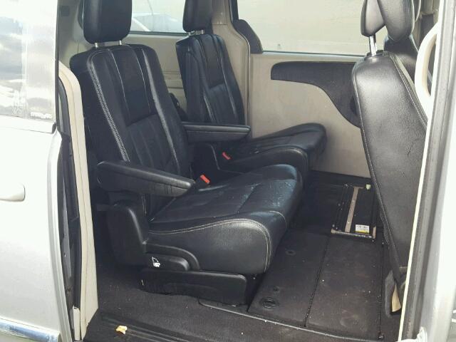 2C4RC1BG8DR657493 - 2013 CHRYSLER TOWN & COU 灰色 照片 6